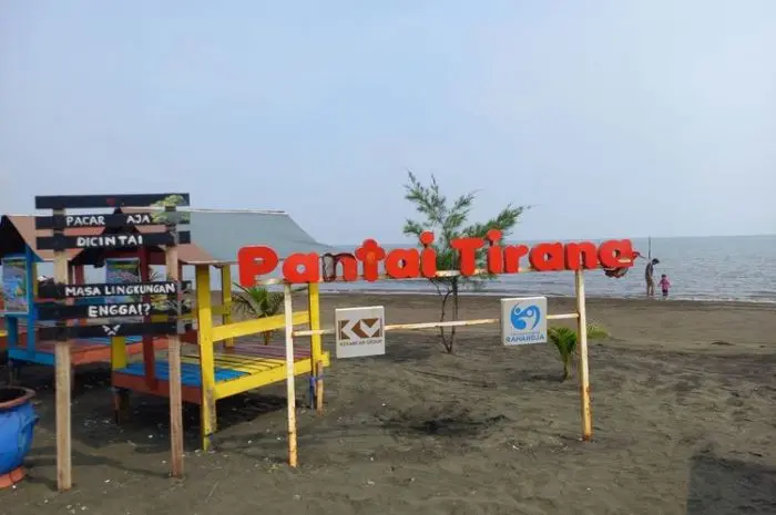 Pantai Tirang, Pantai Pasir Putih dengan Panorama Alam Memukau di Semarang
