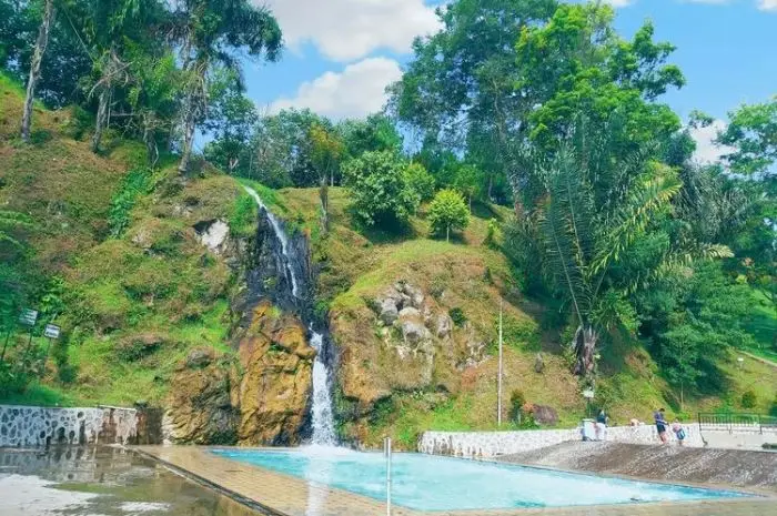 Bukit Gibeon, Kombinasi Pesona Alam & Air Terjun Indah di Toba Samosir